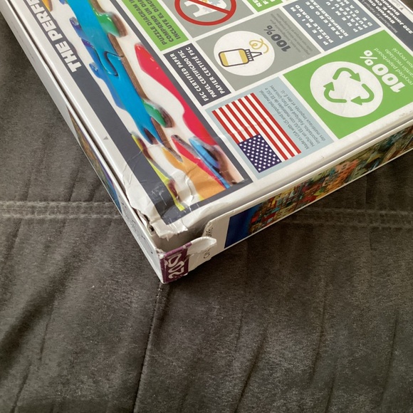 2000pc Puzzle - Picture 2 of 5